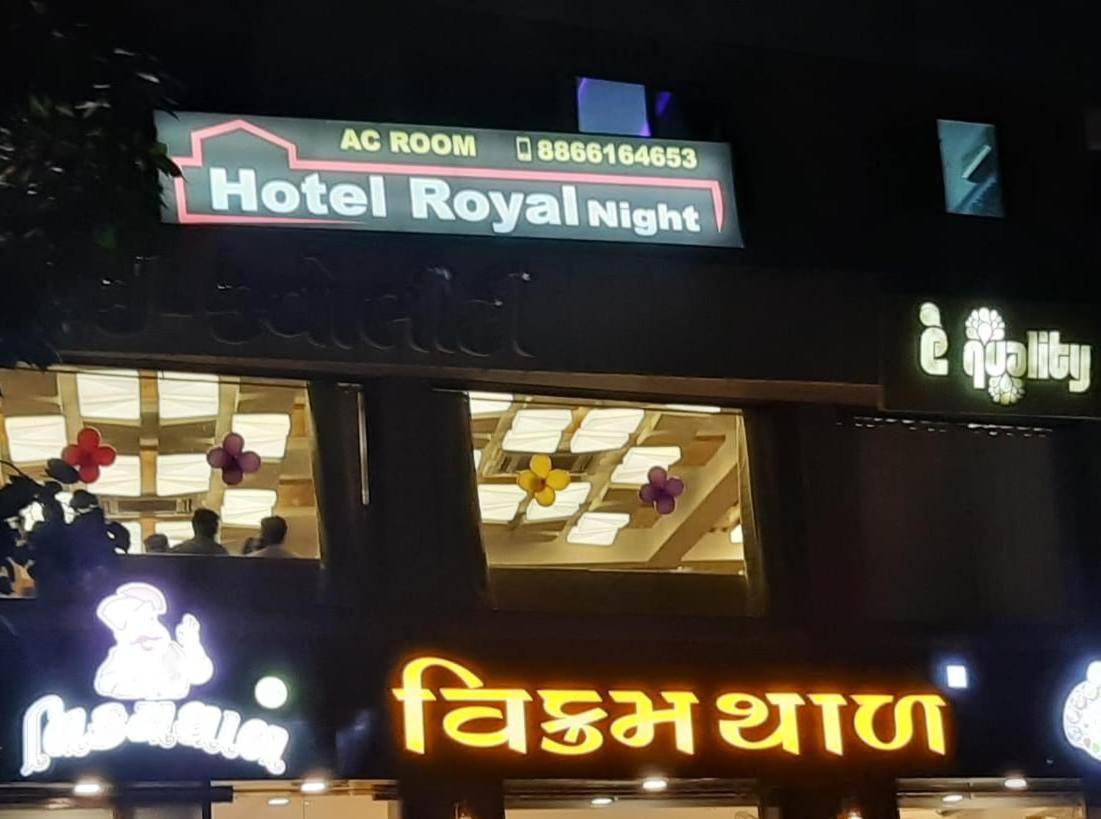 Hotel Royal Night Ahmedabad Exterior foto