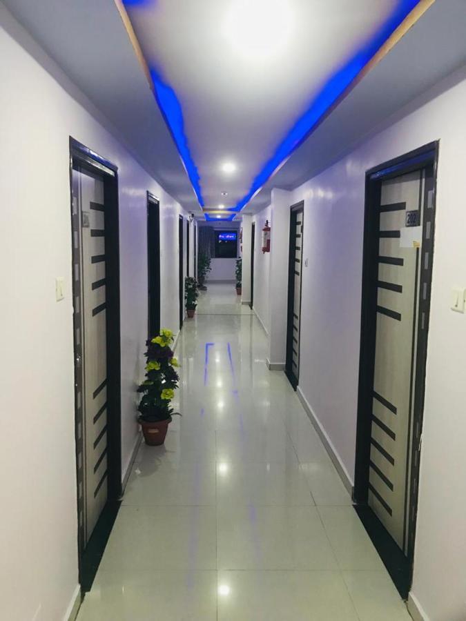 Hotel Royal Night Ahmedabad Exterior foto