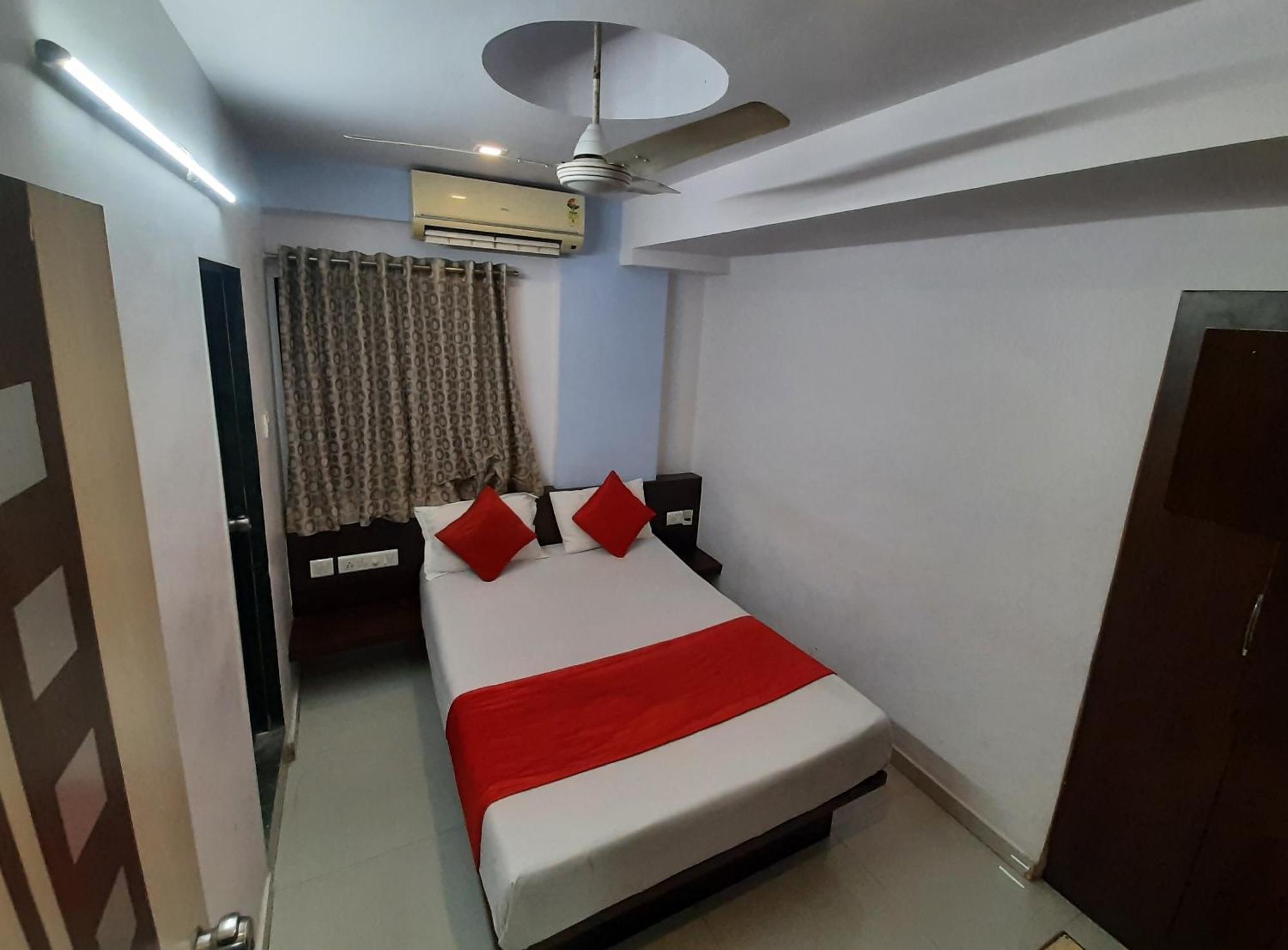 Hotel Royal Night Ahmedabad Exterior foto