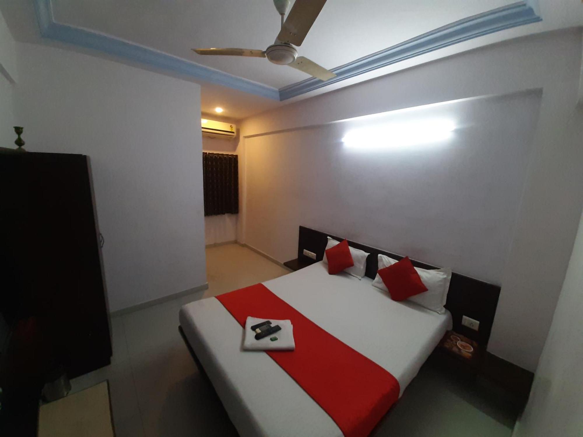Hotel Royal Night Ahmedabad Exterior foto