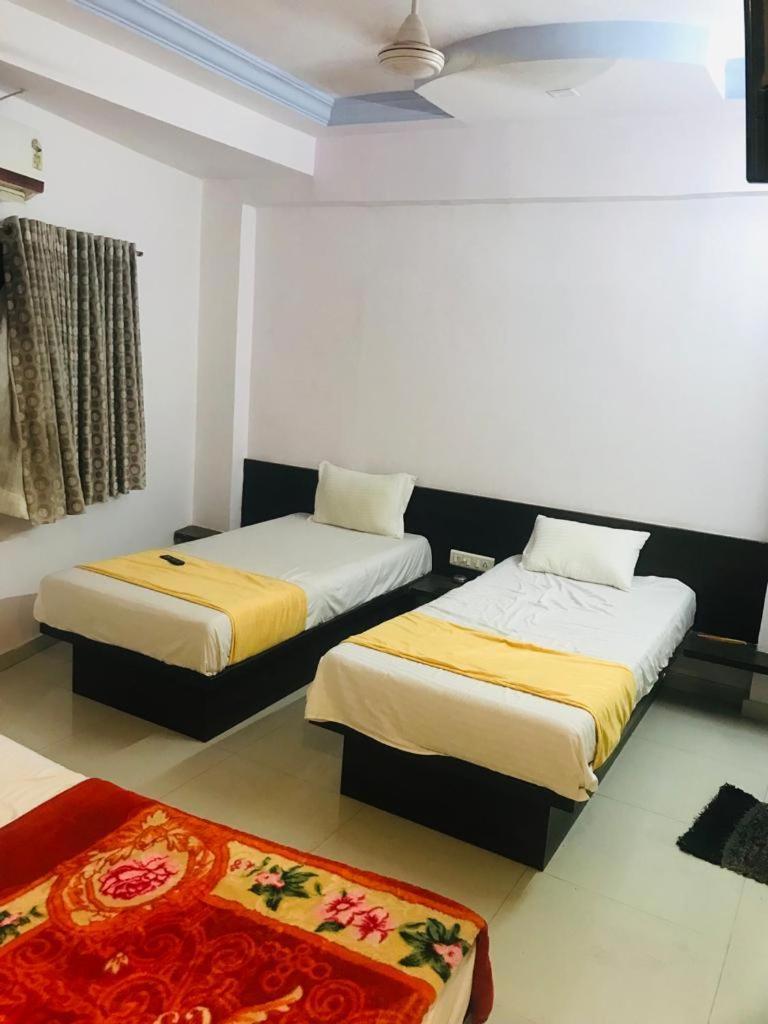 Hotel Royal Night Ahmedabad Exterior foto
